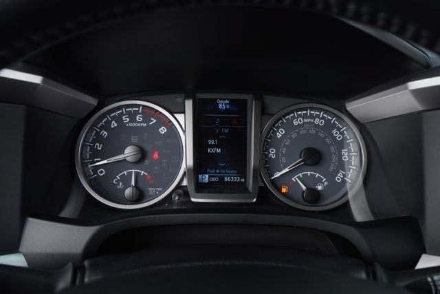 Used 2021 Toyota Tacoma SR5 RWD image 23