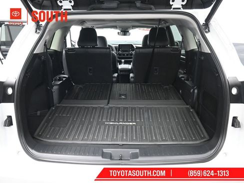 Used 2022 Toyota Highlander XLE image 34