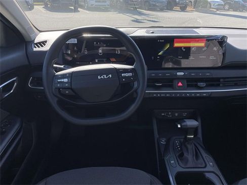 New 2025 Kia K4 LXS image 21
