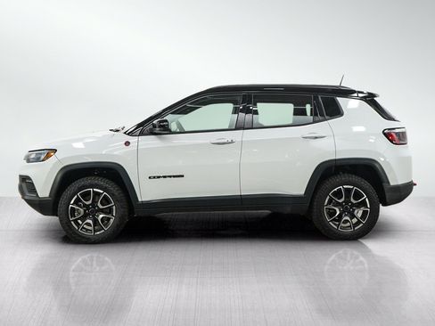 Used 2025 Jeep Compass Trailhawk AWD/4WD image 2