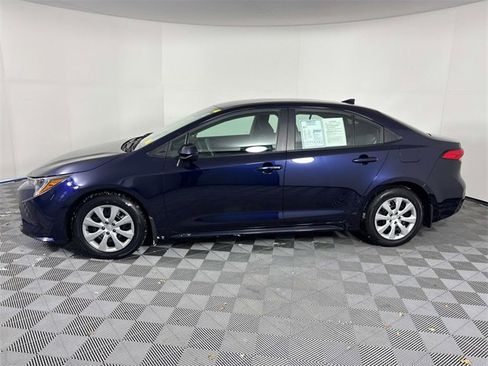 Used 2023 Toyota Corolla LE image 3