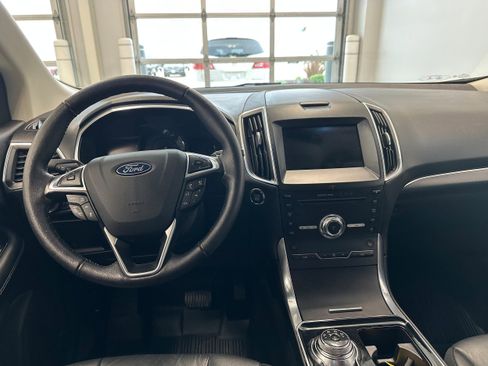 Used 2019 Ford Edge Titanium w/ Cold Weather Package AWD/4WD image 17