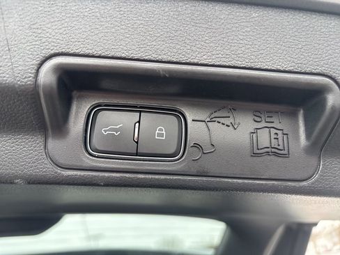 Used 2022 Ford Explorer XLT w/ Equipment Group 202A image 13