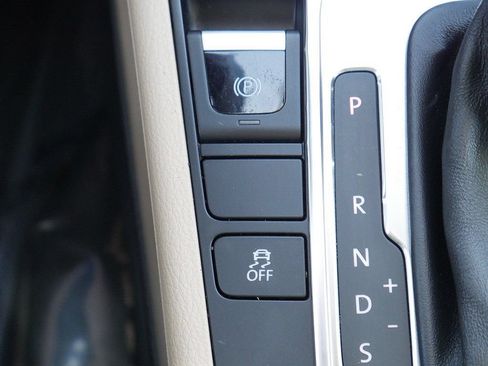 Used 2013 Volkswagen CC Lux FWD image 41
