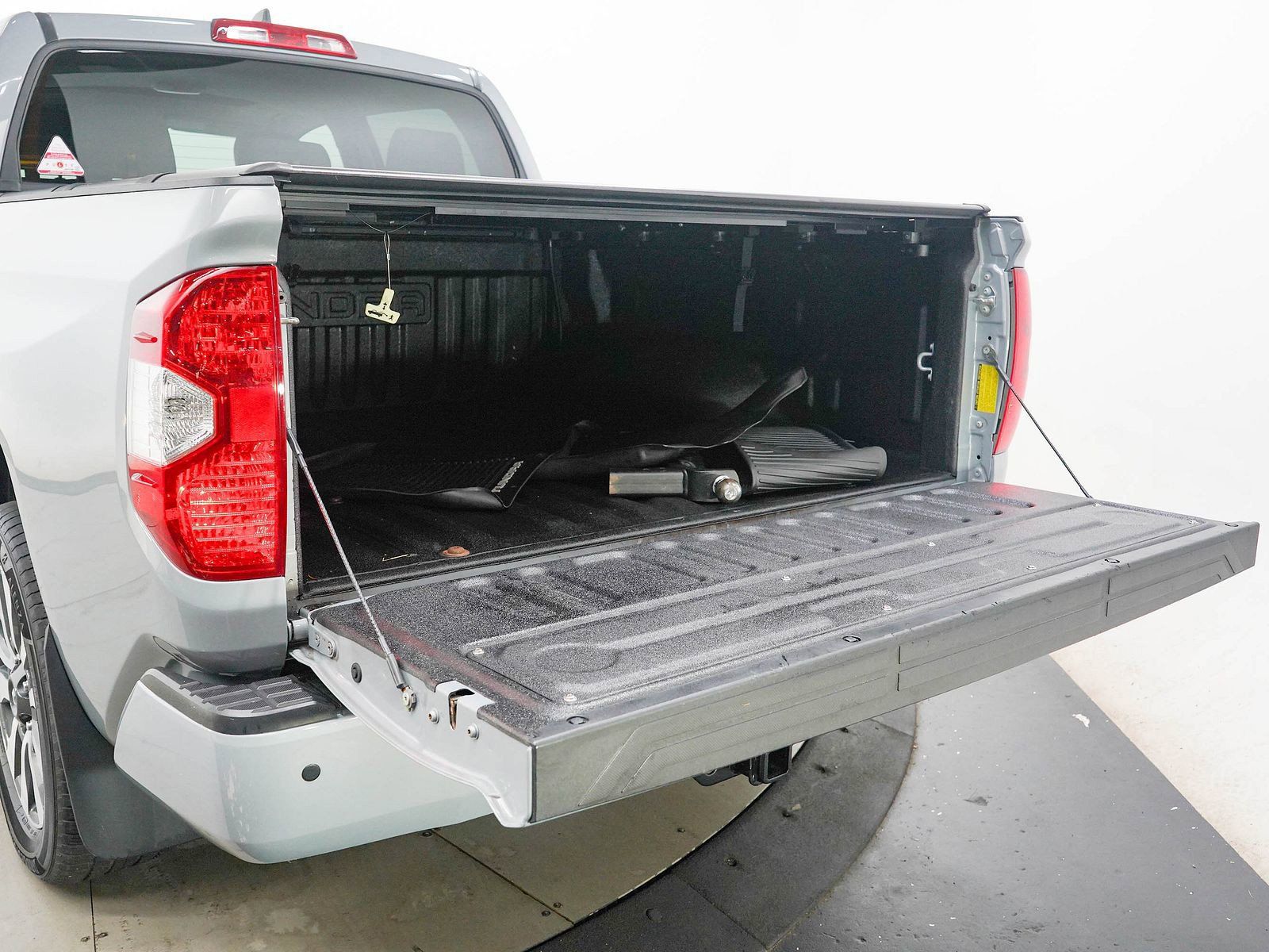 Used 2021 Toyota Tundra Limited w/ Limited Premium Package AWD/4WD image 9