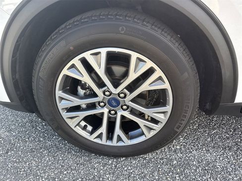 Used 2022 Ford Escape SEL w/ Technology Package image 11