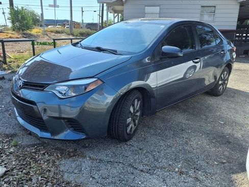 Used 2016 Toyota Corolla LE FWD image 2