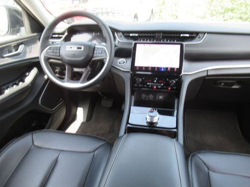 Used 2023 Jeep Grand Cherokee L Limited w/ Luxury Tech Group II RWD image 15