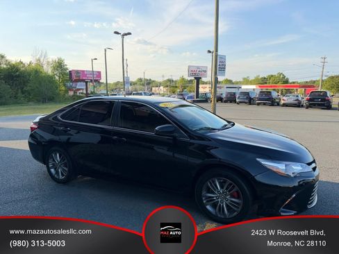 Used 2015 Toyota Camry SE image 3