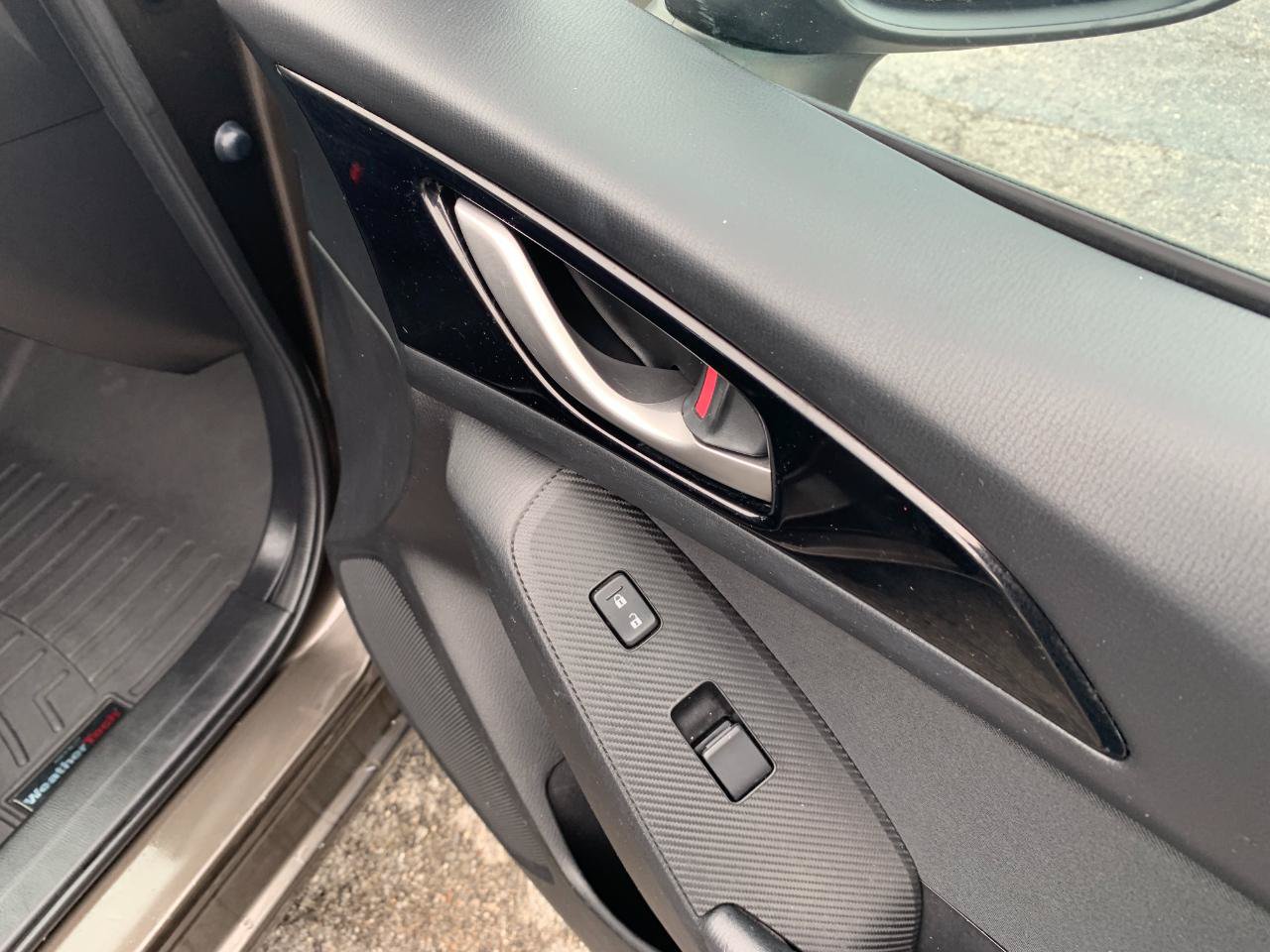 Used 2014 MAZDA MAZDA3 i Touring FWD image 31
