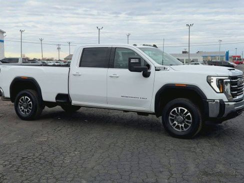 Used 2024 GMC Sierra 3500 SLE w/ SLE Value Package image 2