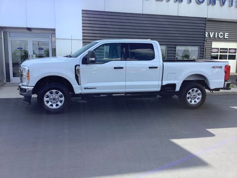 Used 2024 Ford F250 XLT AWD/4WD image 2