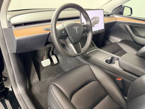 Used 2023 Tesla Model Y Long Range image 31
