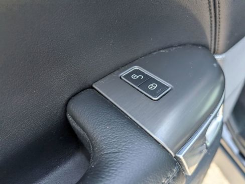 Used 2016 Land Rover Range Rover Sport SE image 11