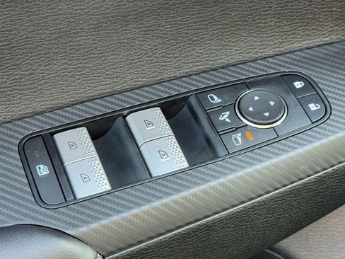 Used 2025 Mitsubishi Outlander SE image 18