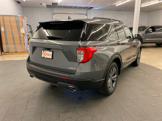 Used 2023 Ford Explorer XLT w/ Equipment Group 202A AWD/4WD image 11