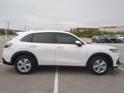 Certified 2025 Honda HR-V LX image 7