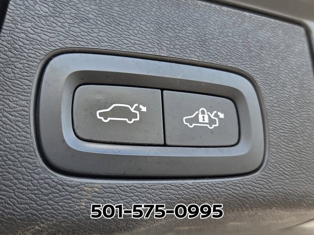 Used 2023 Volvo XC60 B5 Plus AWD/4WD image 17