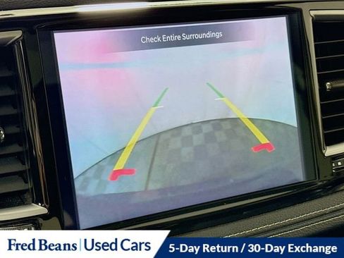 Used 2023 Chrysler Pacifica Limited FWD image 15