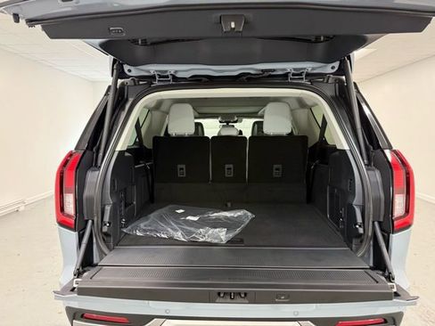 New 2026 Ford Expedition Platinum image 8