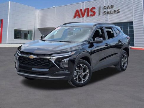 Used 2025 Chevrolet Trax LT w/ LT Convenience Package FWD image 1