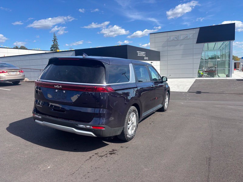 Used 2023 Kia Carnival LX FWD image 8