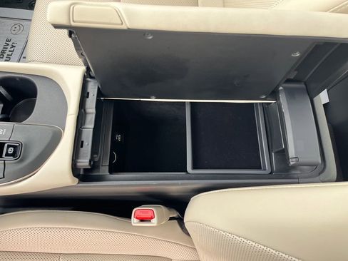 Certified 2023 Toyota Crown Limited image 25