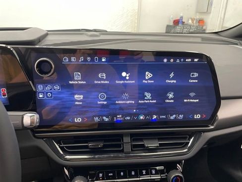 New 2025 Chevrolet Equinox EV RS image 3