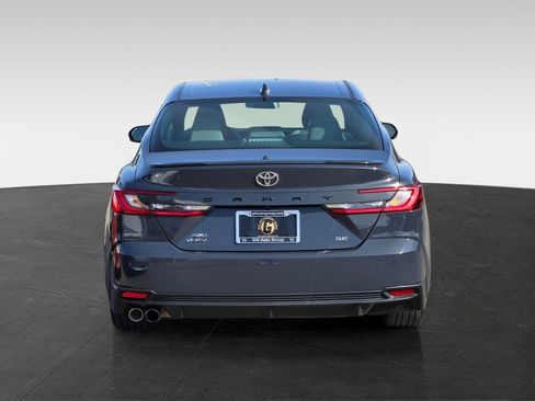 Used 2025 Toyota Camry SE image 5