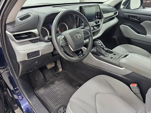Used 2021 Toyota Highlander LE image 30