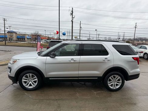 Used 2018 Ford Explorer XLT w/ Equipment Group 202A image 7