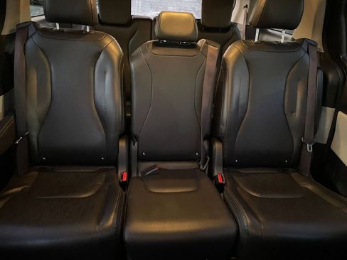 Used 2023 Kia Carnival LX image 38