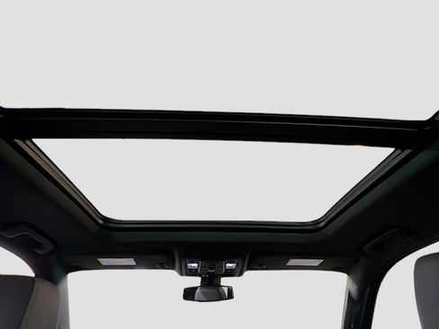 Used 2022 Chevrolet Tahoe Z71 w/ Luxury Package image 17