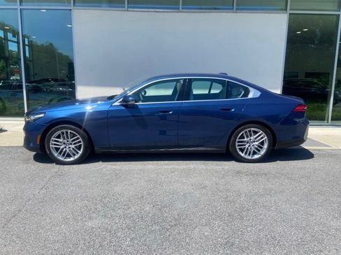 Used 2024 BMW 530i xDrive w/ Convenience Package AWD/4WD image 2