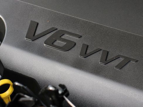 Used 2023 Chevrolet Traverse RS image 15