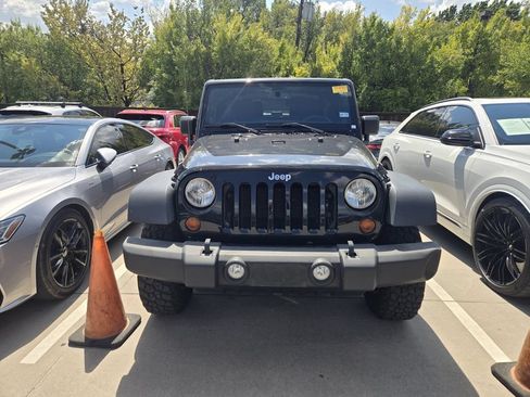 Used 2013 Jeep Wrangler Rubicon w/ PWR Convenience Group AWD/4WD image 4