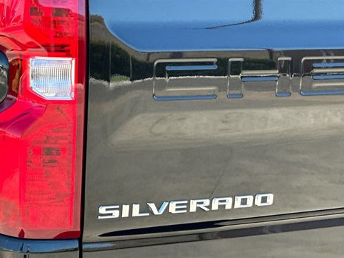 Certified 2025 Chevrolet Silverado 1500 LT AWD/4WD image 28