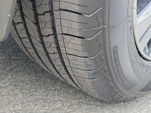 Used 2023 Nissan Rogue SV image 25