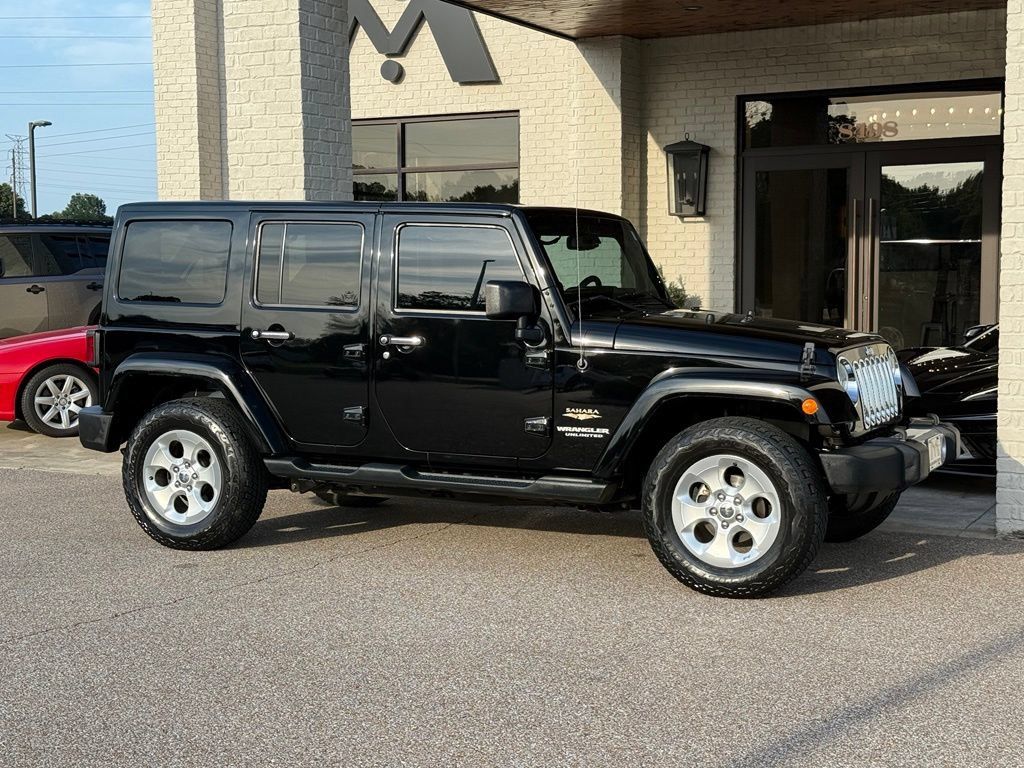 Used 2014 Jeep Wrangler Unlimited Sahara w/ Max Tow Package AWD/4WD image 3