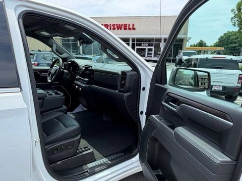 Used 2025 GMC Sierra 1500 SLT AWD/4WD image 28