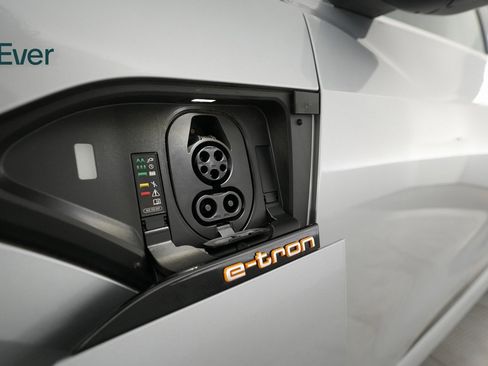 Used 2022 Audi e-tron Premium Plus image 25