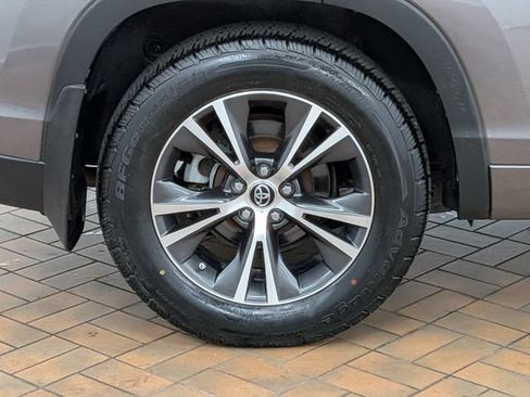 Used 2016 Toyota Highlander XLE AWD/4WD image 10