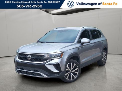Used 2023 Volkswagen Taos SE w/ Panoramic Sunroof Package FWD image 1