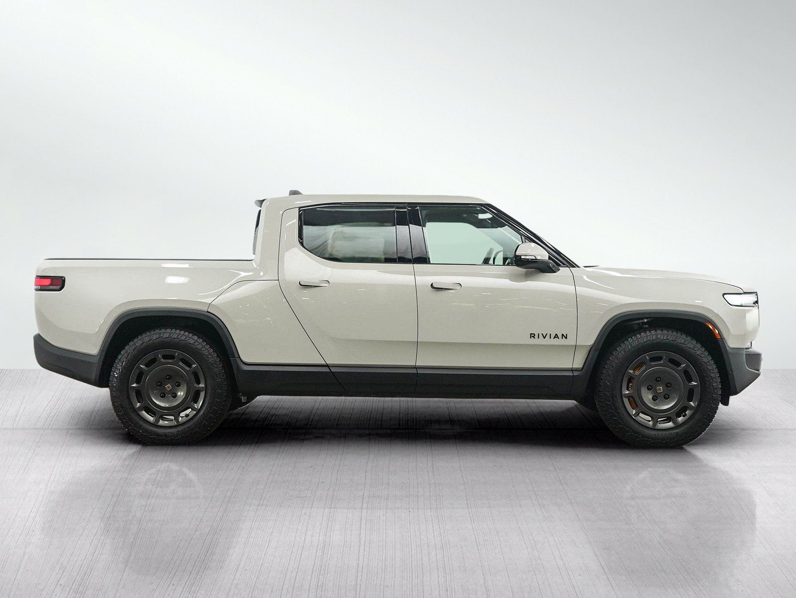 Used 2025 Rivian R1T Adventure Tri AWD/4WD image 6