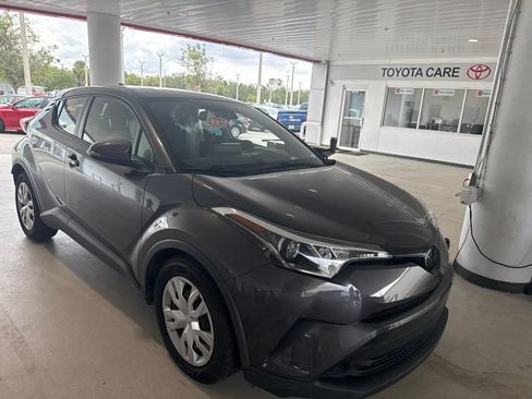 Used 2019 Toyota C-HR LE FWD image 1