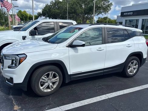 Used 2023 GMC Terrain SLE w/ Driver Convenience Package FWD image 1