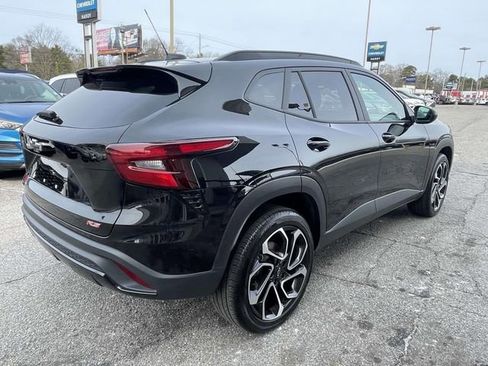 Certified 2025 Chevrolet Trax RS w/ Sunroof Package image 3