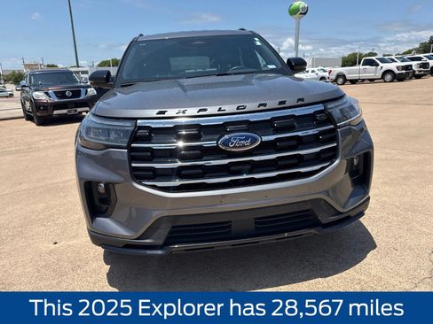 Used 2025 Ford Explorer ST-Line AWD/4WD image 2
