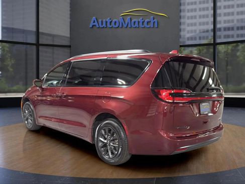 Used 2021 Chrysler Pacifica Touring w/ Uconnect Theater Family Group image 7