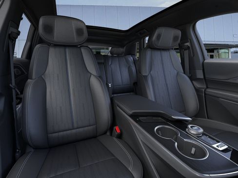 New 2026 Cadillac Lyriq V image 17